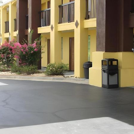 Days Inn & Suites By Wyndham Fort Valley Экстерьер фото